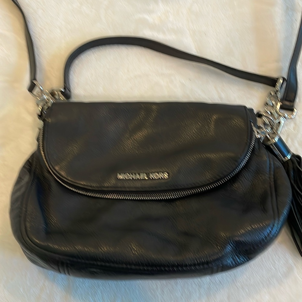 Michael kors leather shoulder/crossbody bag